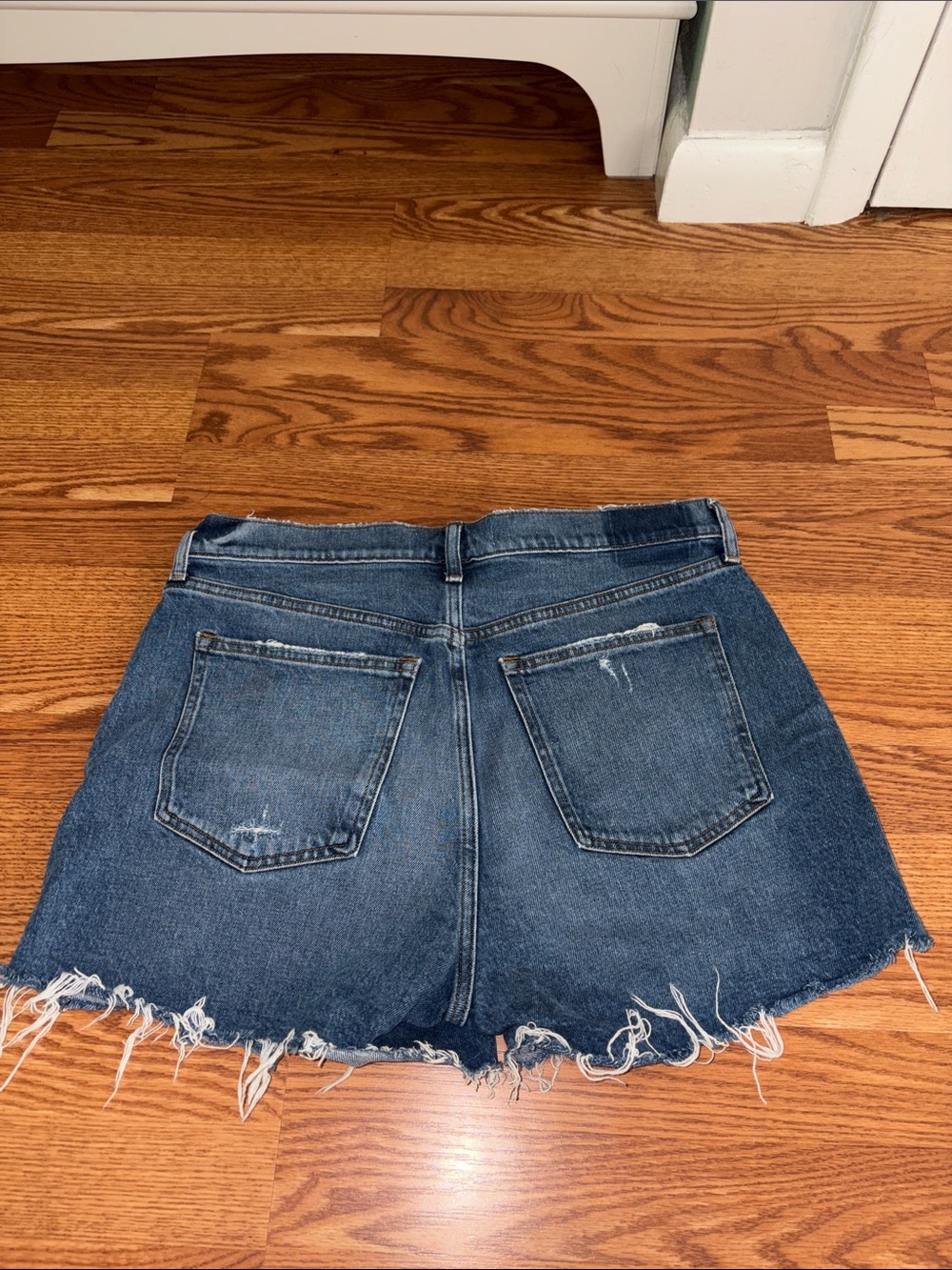 Abercrombie & Fitch 4” Mom Short High Rise Denim - Picture 2 of 3
